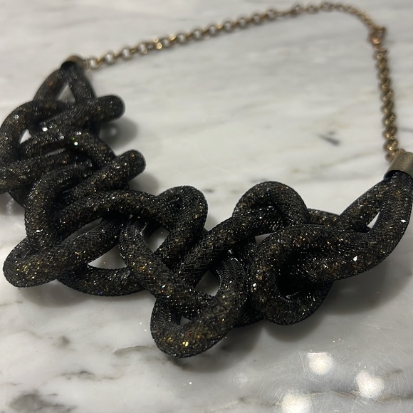 🖤 Beautiful Bib Necklace - Picture 2 of 4